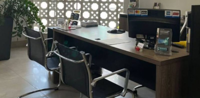 Banner Promoção de Roupas para site Marrom e Cinza